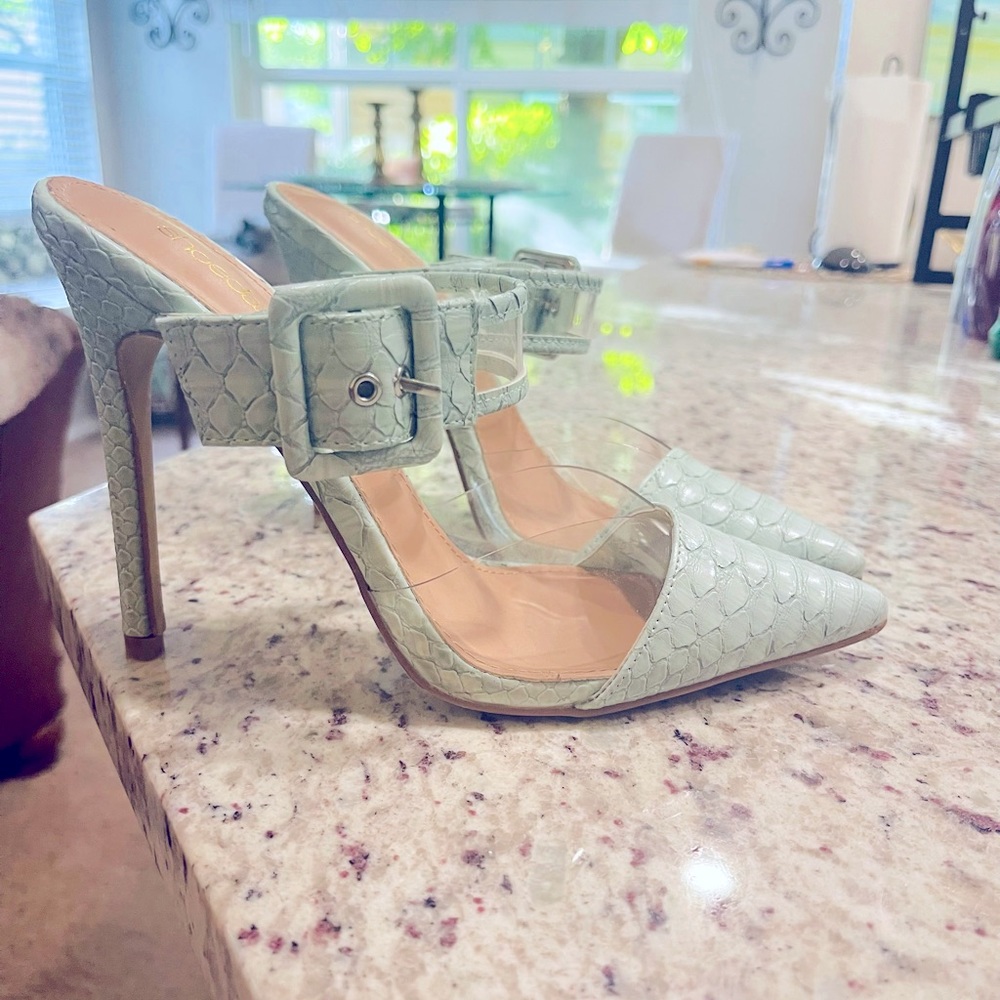 Shoe dazzle heels